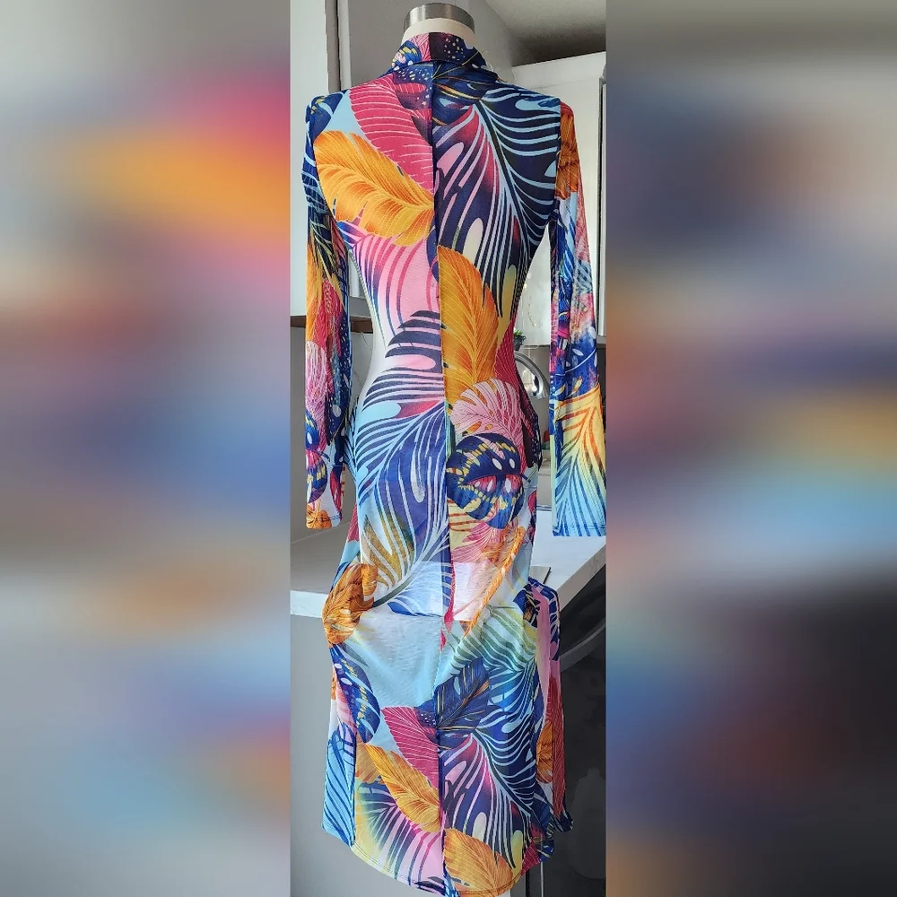 Queen Mania Women's Miami Nights Floral Print Shear Cover‎ Up Long Sleeve Size M
